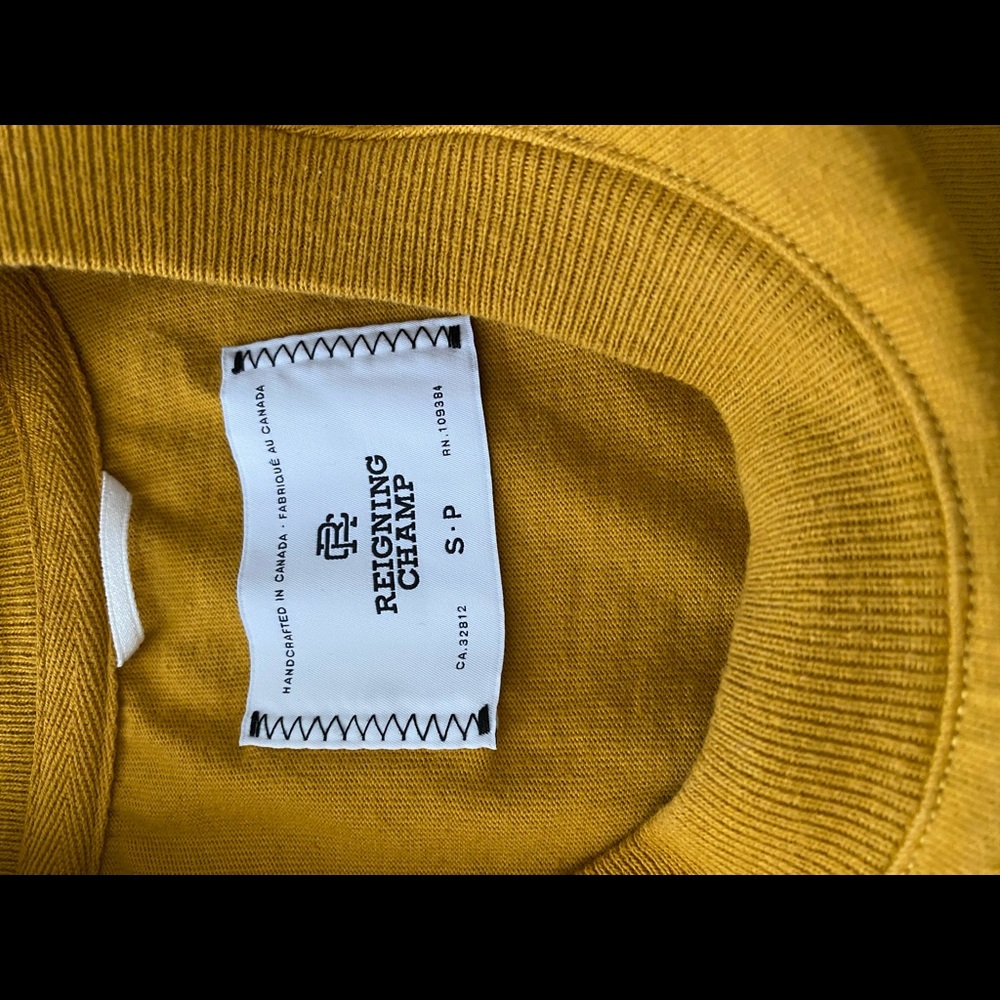 Reigning champ cotton sweatshirt. Size small. Medallion color.